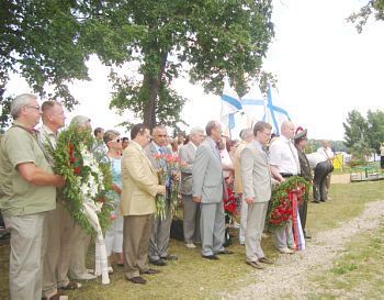  Laying the flowers at the Monument on Lucavsala Island